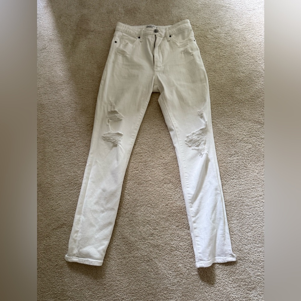 Abercrombie & Fitch Women's Ripped Skinny Jeans white 26